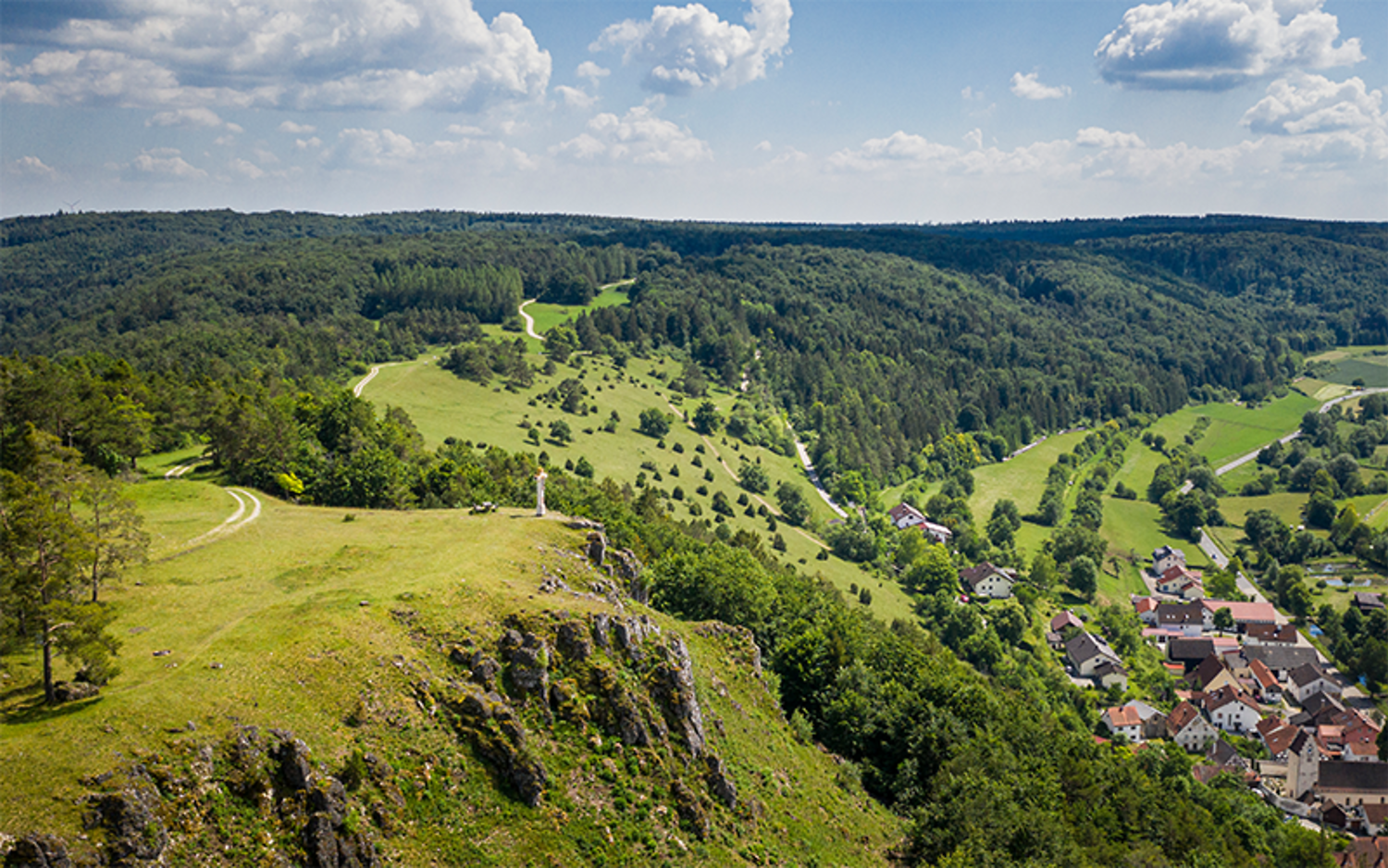 Blick in die Ferne &ndash; Der Schellenberg bei Kinding  (Ulrich Büscher &copy;&nbsp;VGN)