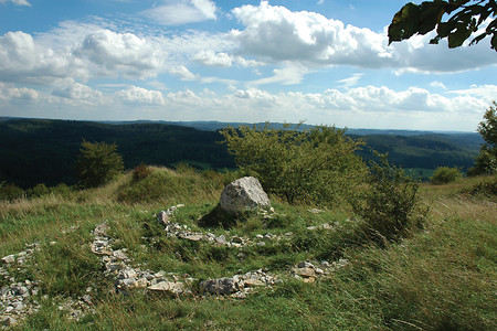 NaturKunstRaum Neubürg &ndash; (VGN, Regionalmanagement Bayreuth &copy;&nbsp;VGN GmbH, Regionalmanagement Bayreuth)