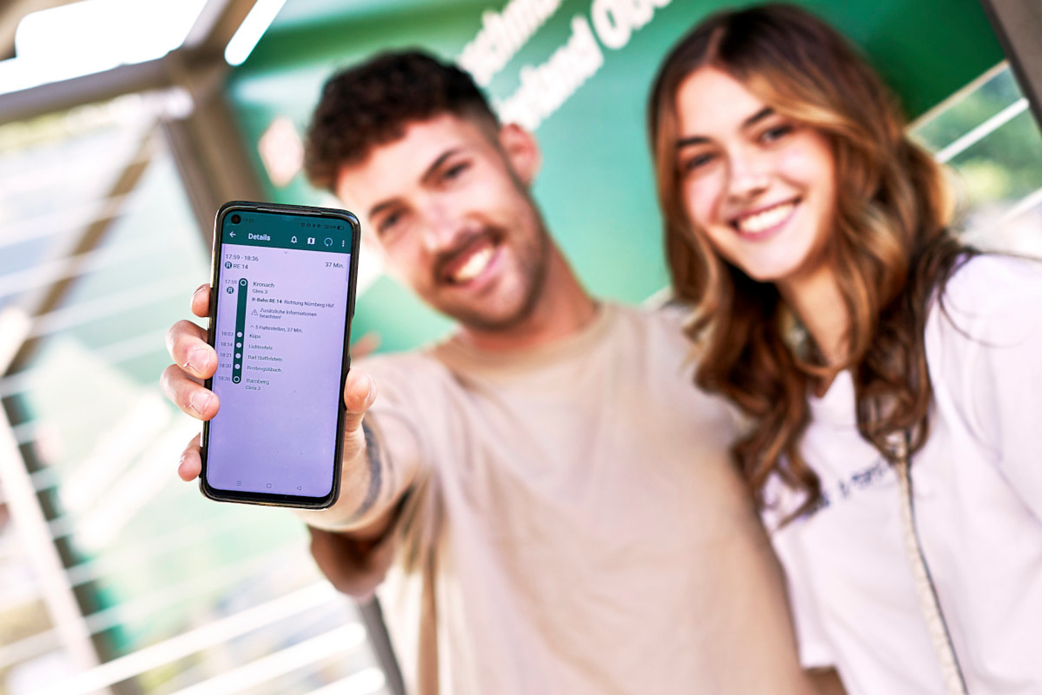 Mit der VGN-App auf  Tour &ndash;  (19.05.2023, &copy;&nbsp;VGN l Andrea Gaspar Klein Photographie)