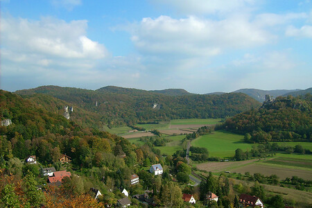 Blick ins Wiesenttal und zur Ruine Neideck &ndash; (VGN &copy;&nbsp;VGN GmbH)