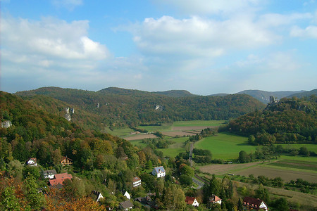 Blick ins Wiesenttal und zur Ruine Neideck &ndash; (VGN &copy;&nbsp;VGN GmbH)