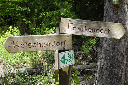 Hier ändert sich unser Wegzeichen von Rotstrich auf Blaustrich! &ndash; (VGN &copy;&nbsp;VGN GmbH)