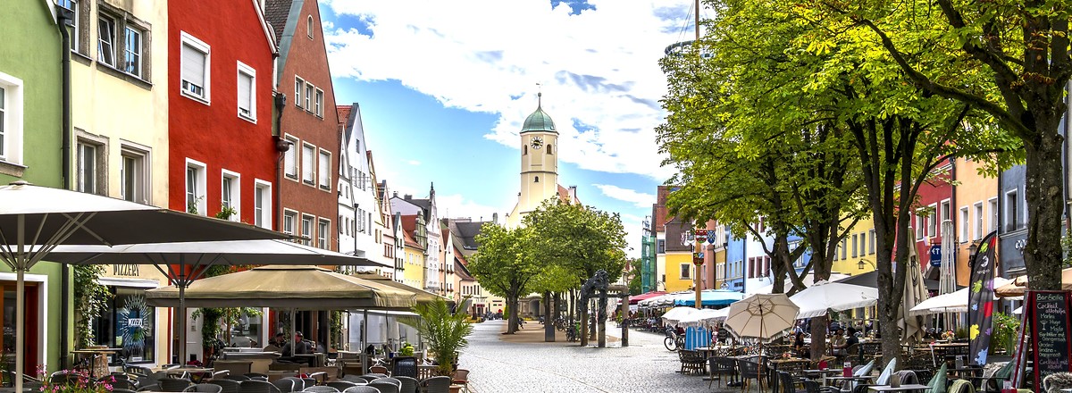 Bunte Giebelhäuser und jede Menge Einkehrmöglichkeiten in Weiden. &ndash;  (&copy;&nbsp;Andrea Herpich)