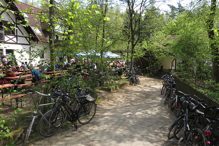 Einkehrmöglichkeit mit Fahrradabstellplatz &ndash; (05.05.2016, schreibwerk &copy;&nbsp;schreibwerk)