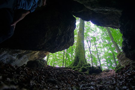 Blick durch einen Felsen &ndash; (23.05.2020, U. Buescher &copy;&nbsp;VGN GmbH)
