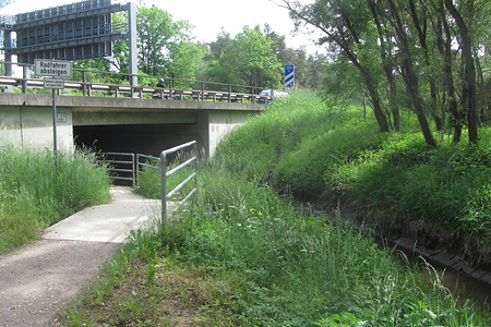 Unterquerung A73 &ndash; (31.05.2016, schreibwerk &copy;&nbsp;schreibwerk)