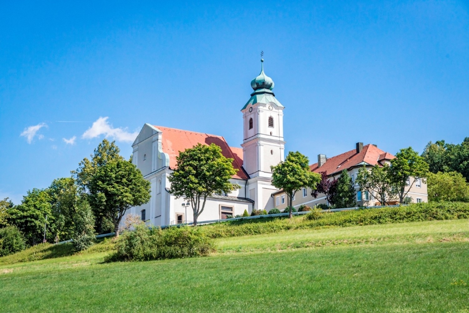Idyllisch gelegen: Die Klosterkirche St. Felix. &ndash;  (&copy;&nbsp;Thomas Kujat)