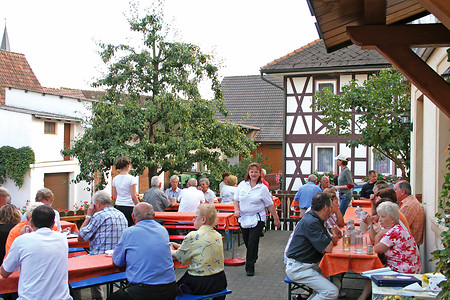Biergarten Brauerei Gasthof Hellmuth &ndash; (07.02.2017, VGN &copy;&nbsp;VGN GmbH)