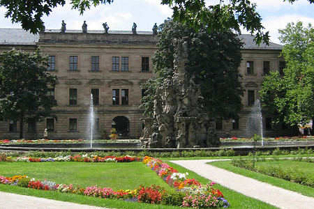 Schloss mit Hugenottenbrunnen &ndash; (ETM &copy;&nbsp;ETM)