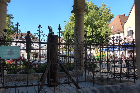 Höchstadt Marktplatz Brunnen &ndash; (18.02.2019, Gertrud Härer &copy;&nbsp;Gertrud Härer)