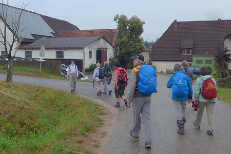 Wanderweg mit Bauernhof &ndash; (18.02.2019, Gertrud Härer &copy;&nbsp;Gertruf Härer)
