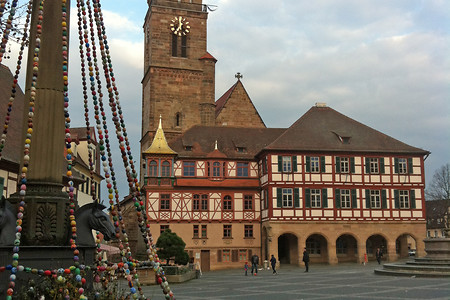 Osterbrunnen am Marktplatz Schwabach &ndash; (10.04.2016, VGN &copy;&nbsp;VGN GmbH)