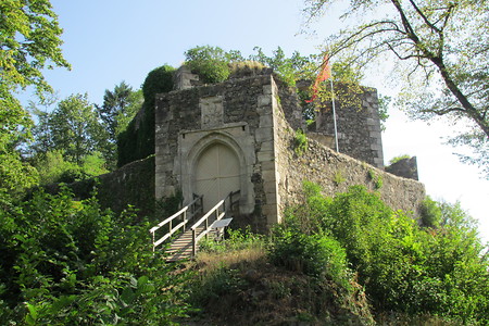 Burg Hohenberneck im Sommer &ndash; (19.09.2019, A. u. M. Müller &copy;&nbsp;VGN GmbH)