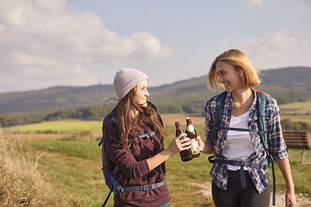 2 Wanderinnen auf Tour &ndash; (13.10.2021, Andrea Gaspar-Klein &copy;&nbsp;VGN GmbH)