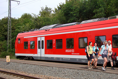 Ausstieg am Bahnhof von Oberdachstetten &ndash; (22.08.2011, VGN &copy;&nbsp;VGN GmbH)