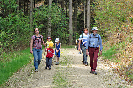 Familie unterwegs &ndash; (26.04.2014, VGN &copy;&nbsp;VGN GmbH)