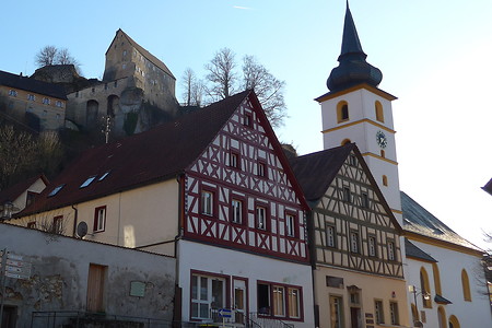 Blick zur Burg Pottenstein &ndash; (26.05.2020, G. Härer &copy;&nbsp;VGN GmbH)