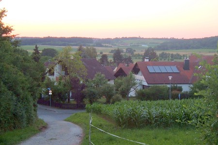 Weg ins Dorf Uttenreuth &ndash; (01.10.2015, VGN &copy;&nbsp;VGN GmbH)