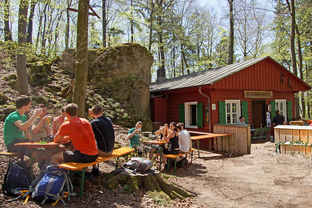 Prost! An der Ossinger Hütte... &ndash; (28.04.2012, VGN &copy;&nbsp;VGN GmbH)