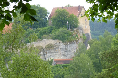 Blick auf Burg Pottenstein &ndash; (11.06.2015, VGN &copy;&nbsp;VGN GmbH)
