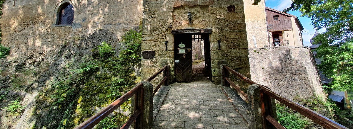 Eingangstor Burg Rabeneck &ndash;  (18.08.2019, S. Dassler &copy;&nbsp;VGN GmbH)