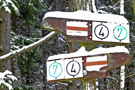 Unsere Wegzeichen "Rotstrich","4" und "7" &ndash; (28.01.2012, VGN &copy;&nbsp;VGN GmbH)