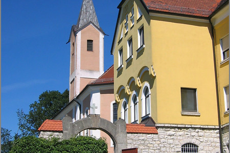 Klosteranlage auf dem Mariahilfberg &ndash; (08.04.2016, VGN &copy;&nbsp;VGN GmbH)