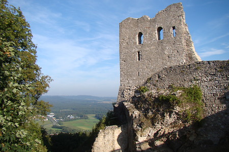 Bergfried Burgruine Wolfstein &ndash; (13.04.2016, VGN &copy;&nbsp;VGN GmbH)