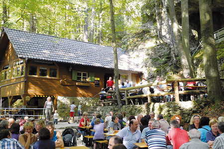 Einkehren bei Osterhöhle &ndash; (03.10.2011, VGN &copy;&nbsp;VGN GmbH)