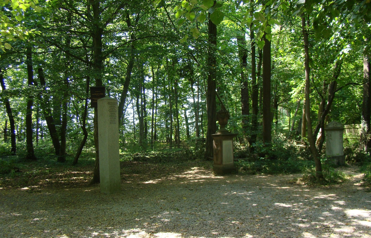 Irrhain Gedenksteine &ndash;  (VGN &copy;&nbsp;VGN GmbH)