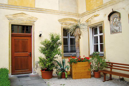 Klosterhof der Benediktinerabteil &ndash; (VGN, Stadt Berching, Stadt Beilngries, Stadler Personenschifffahrt &copy;&nbsp;VGN GmbH, Stadt Berching, Stadt Beilngries, Stadler Personenschifffahrt)