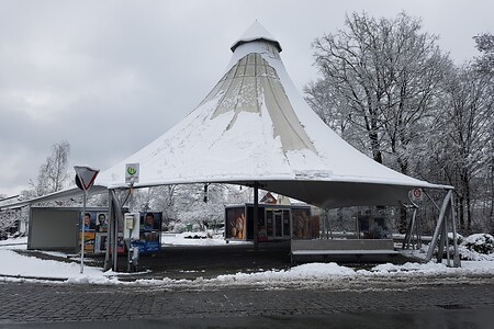 Zelt bei der Haltestelle Eckersdorf &ndash; (28.02.2020, S. Dassler &copy;&nbsp;VGN GmbH)