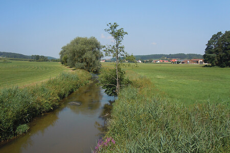 Die Fränkische Rezat bei Kirschendorf &ndash; Die Fränkische Rezat bei Kirschendorf. (26.07.2012, VGN &copy;&nbsp;VGN GmbH)