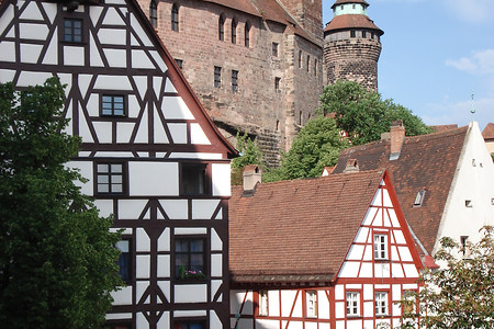 Blick über Tiergärtnertorplatz zur Burg &ndash; (VGN &copy;&nbsp;VGN GmbH)