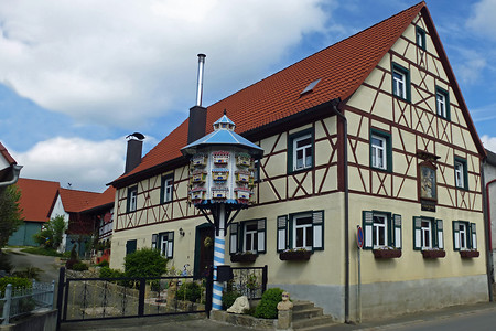 Fachwerkhaus mit Taubenstall in Hetzles &ndash; (21.04.2014, VGN &copy;&nbsp;VGN GmbH)