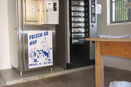 Micltankstelle frisch ab Hof &ndash; (10.07.2016, schreibwerk &copy;&nbsp;schreibwerk)