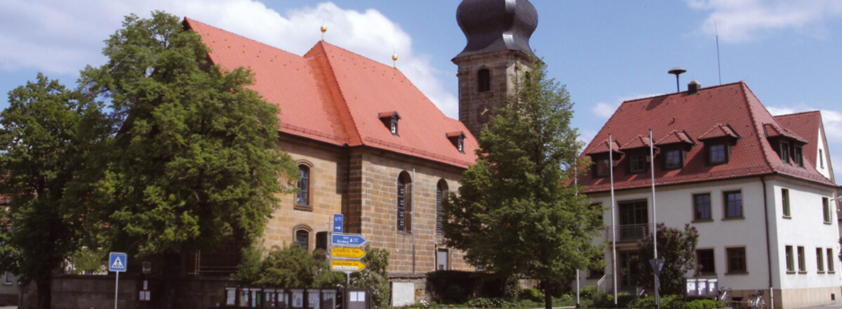 Kirche und Rathaus von Zapfendorf &ndash;  (VGN, Stadt Bamberg, Markt Zapfendorf &copy;&nbsp;VGN GmbH, Stadt Bamberg, Markt Zapfendorf)
