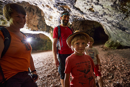 Familientour in eine Höhle &ndash; (13.08.2021, Andrea Gaspar-Klein &copy;&nbsp;VGN GmbH)