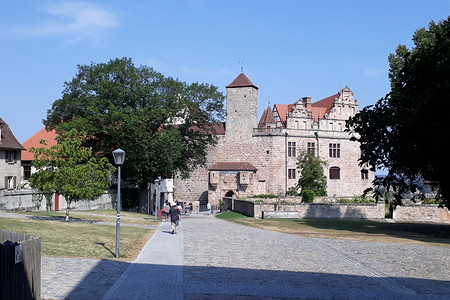 Burg Eingang Cadolzburg &ndash; (20.08.2018, VGN &copy;&nbsp;VGN GmbH)