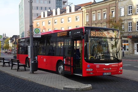 Bayreuth Bahnhof Linie 329 &ndash; (09.07.2019, S. Dassler &copy;&nbsp;VGN GmbH)