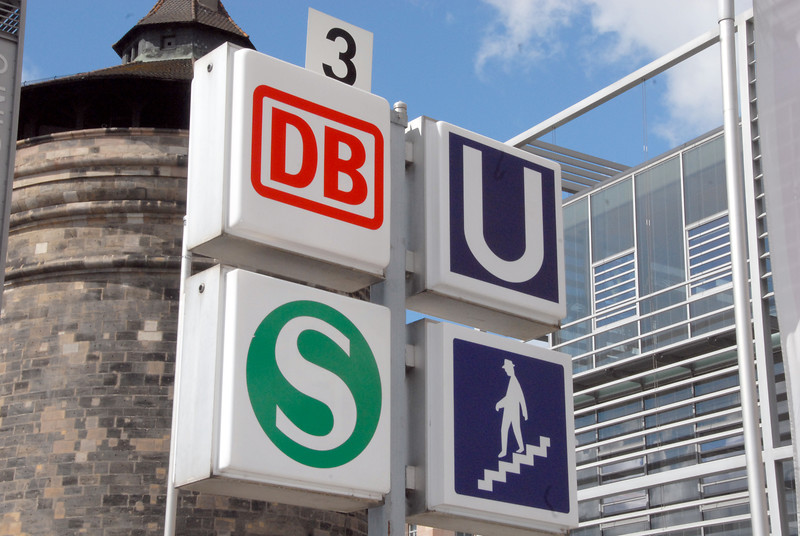 Ob Stra­ßen­bahn, U-Bahn, S-Bahn, Re­gi­o­nal­bahn oder Busse: mit nur einem Ticket können VGN-Fahr­gäste alle Ver­kehrs­mit­tel nutzen.