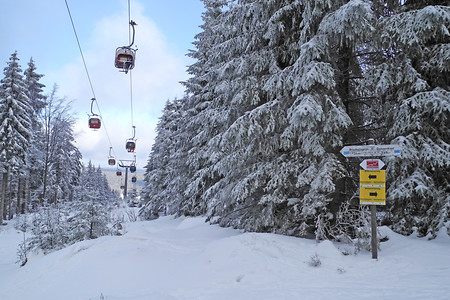 Aufstieg - unter der Seilschwebebahn &ndash; Wer nicht hochwandern will... VGN-Ticket an der Kasse der Seilschwebebahn vorlegen und nur den Kindertarif zahlen! (VGN &copy;&nbsp;VGN GmbH)