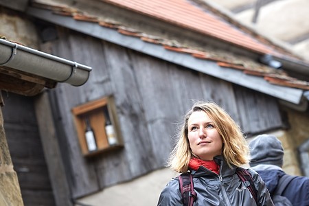 Fachwerkhaus mit Frau &ndash; (26.09.2021, Andrea Gaspar-Klein &copy;&nbsp;VGN GmbH)