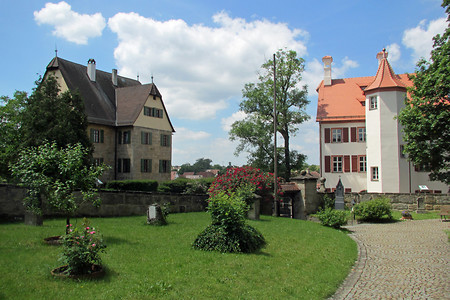 Grünes und weißes Schloss &ndash; (13.03.2017, VGN &copy;&nbsp;VGN GmbH)