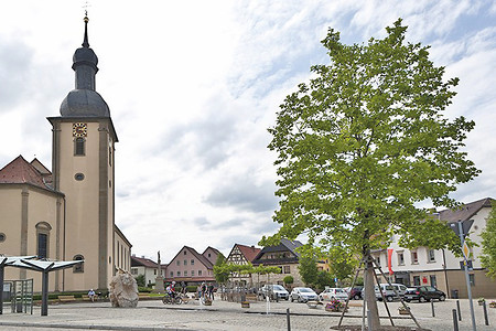 Sand Dorfplatz &ndash; (06.02.2018, Haßberge Tourismus im Naturpark Haßberge &copy;&nbsp;Haßberge Tourismus im Naturpark Haßberge)