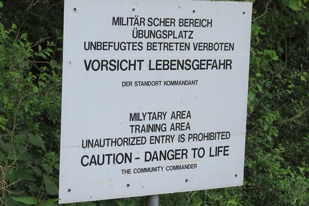 Warnhinweise am Weg &ndash; (21.08.2015, schreibwerk &copy;&nbsp;schreibwerk)