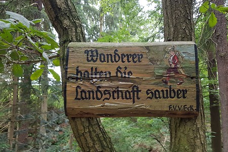 Hinweisschild für Wanderer &ndash; (16.07.2019, S. Dassler &copy;&nbsp;VGN GmbH)
