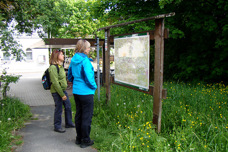 Wandertafel in Neukirchen (b. S-R) &ndash; (11.08.2016, VGN &copy;&nbsp;VGN GmbH)
