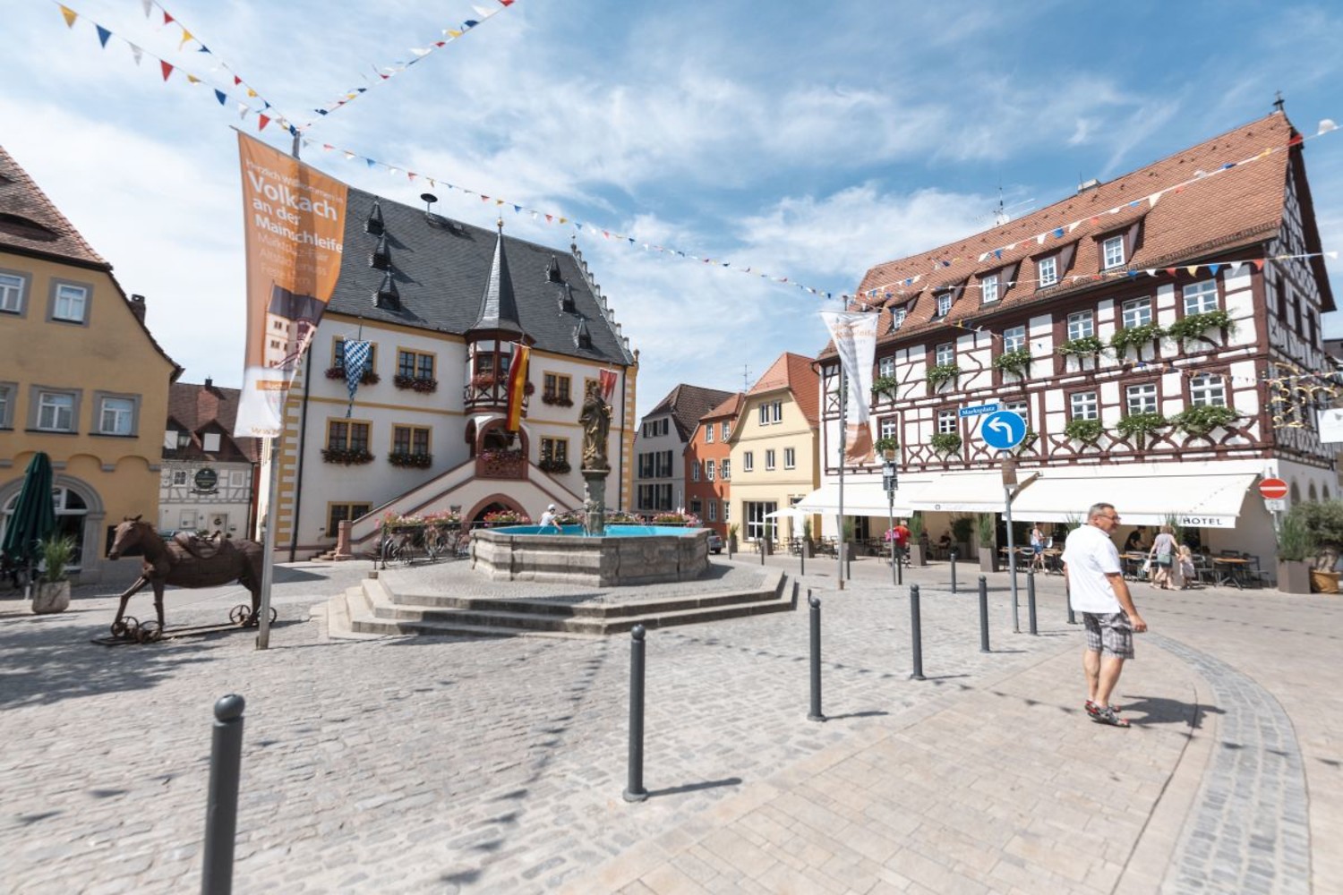 Volkach Marktplatz &ndash;  (&copy;&nbsp;studio zudem)