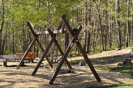 Eine Nestschaukel für die Kleinsten &ndash; (&copy;&nbsp;Jutta Bär)